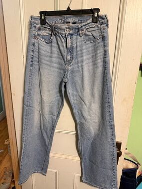 American Eagle Outfitters Light Wash women’s Relaxed Jeans 8 longs